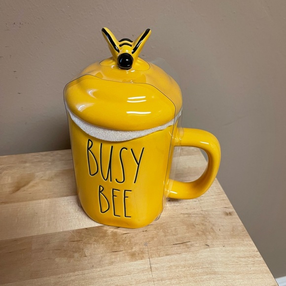 Rae Dunn Other - Adorable New Rae Dunn Busy Bee Topped Mug